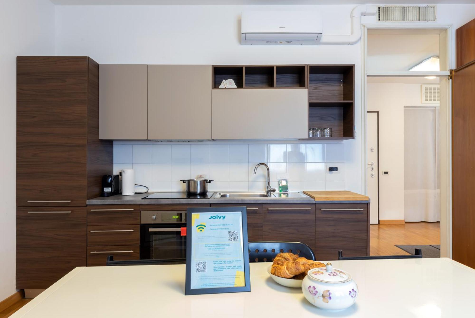 Joivy Apartments By The Lake Комо Екстер'єр фото